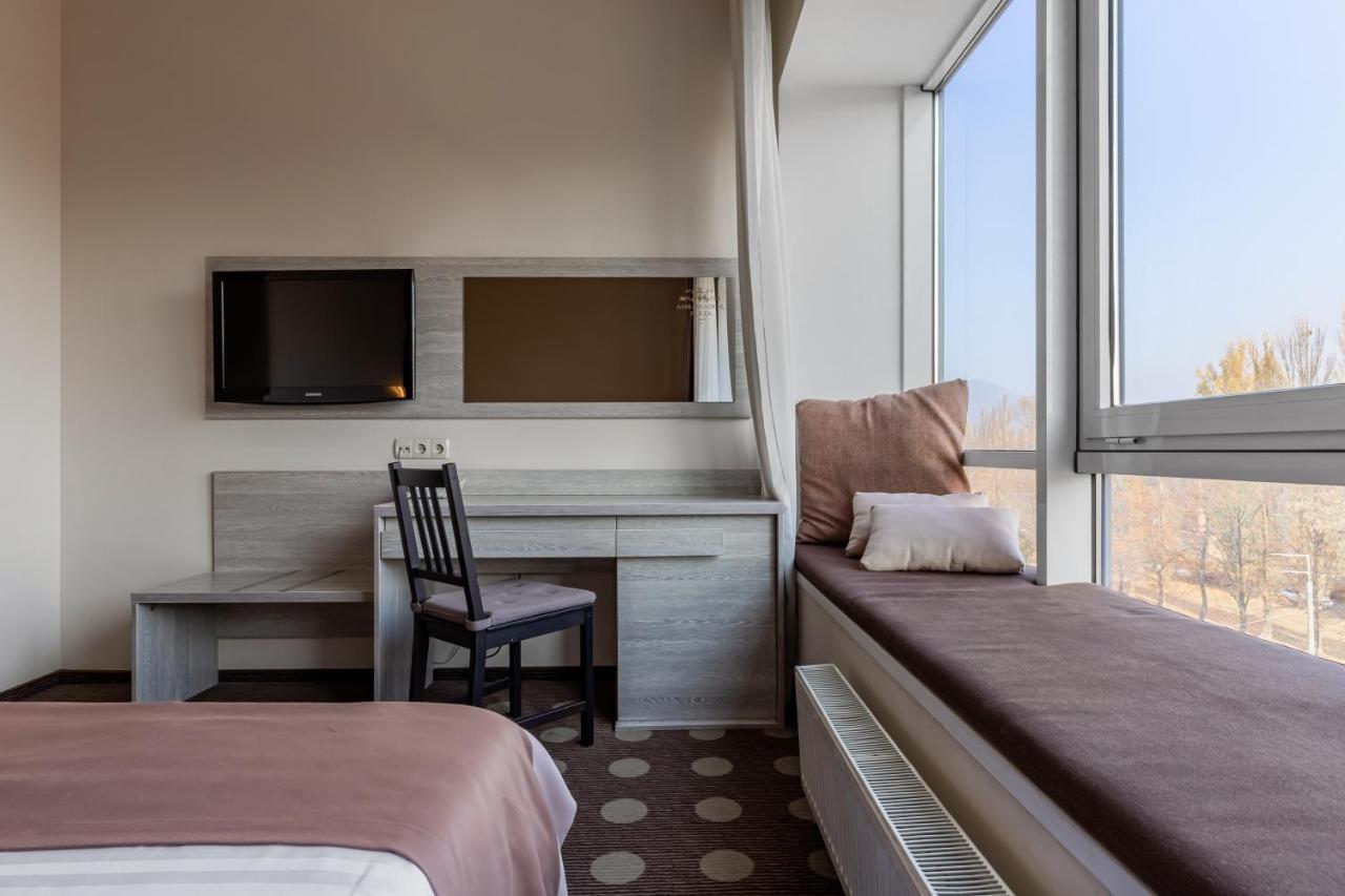 Ambassador Plaza Hotell Kiev Exteriör bild