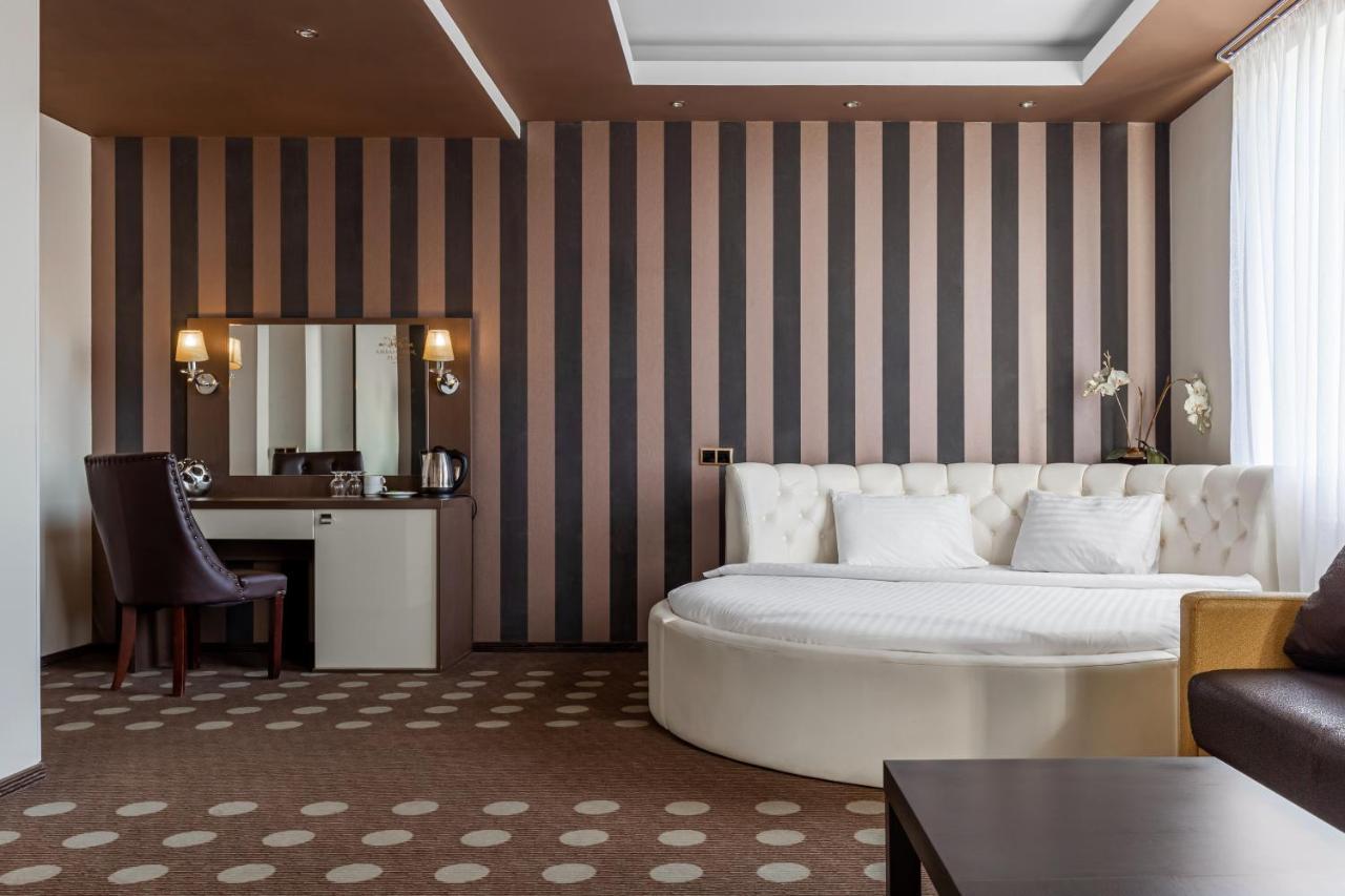 Ambassador Plaza Hotell Kiev Exteriör bild